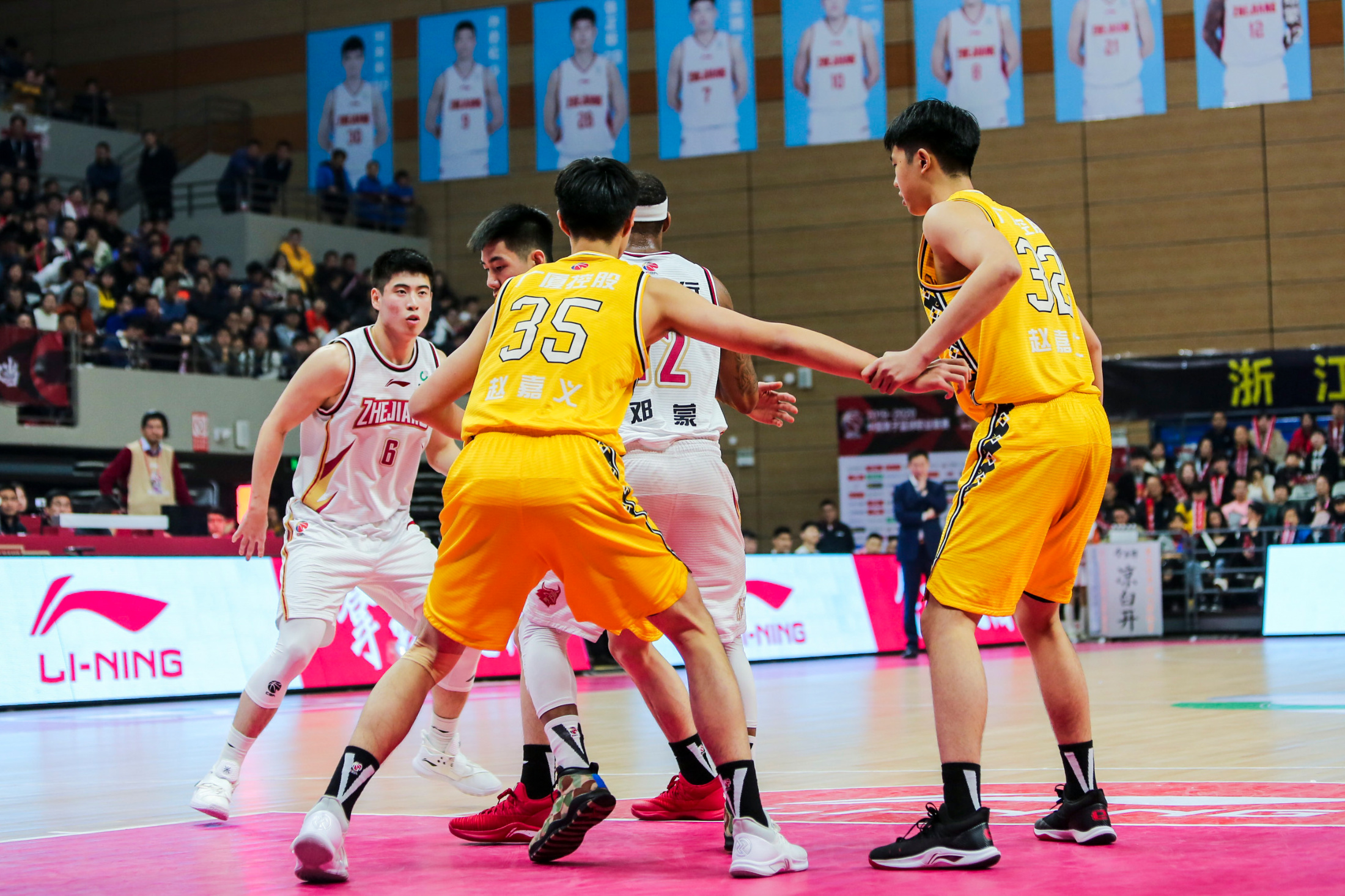 ayxsport-广厦男篮发布备战花絮,加时末段绝杀压哨,足总杯任务艰巨,轮换策略成焦点(广东宏远战广厦胜负发生逆袭)