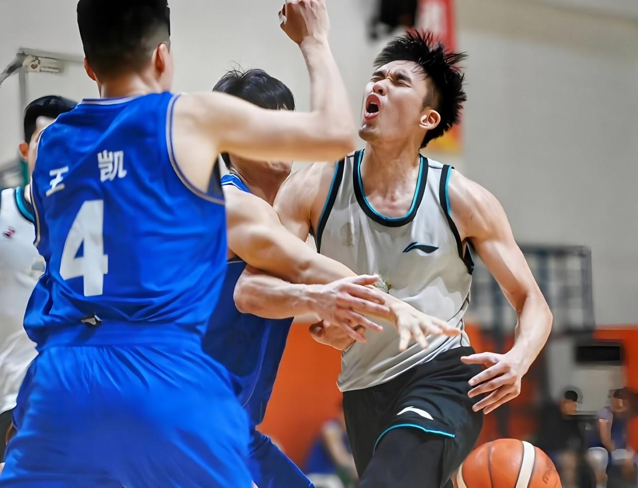 爱游戏-今晨体能课后;巴黎圣日耳曼临场应变备战CBA常规赛;气氛紧张;纪律约束更严格的简单介绍